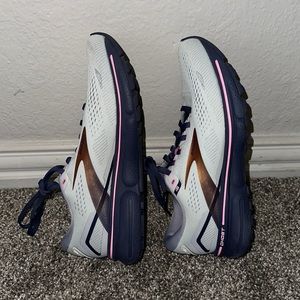 7.5B Brooks Ghost 15